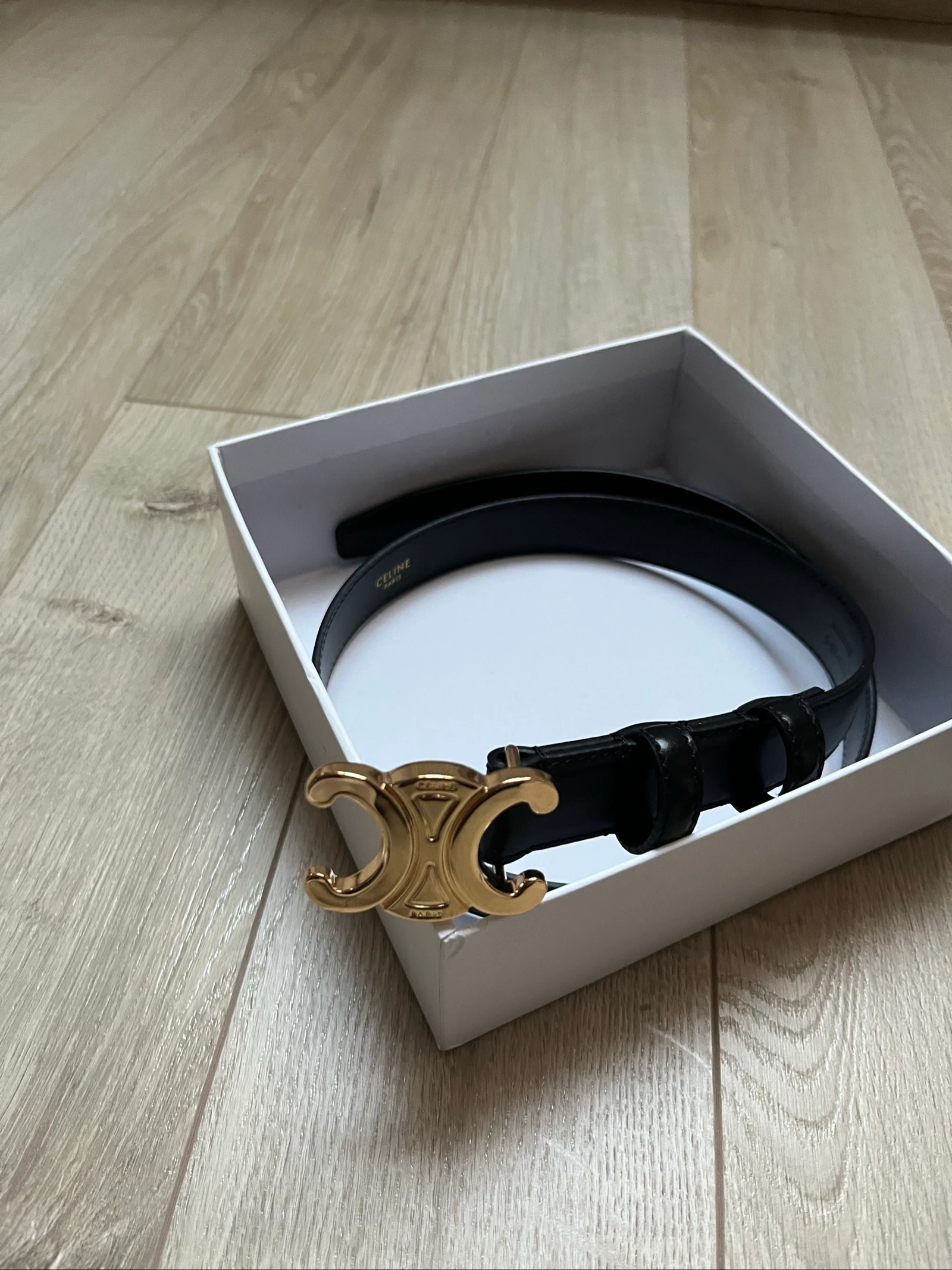 Cinto Celine Triomphe Preto e Dourado tamanho 75cm – photo 2